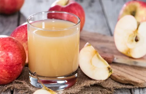Suco detox de maçã com gengibre para emagrecer